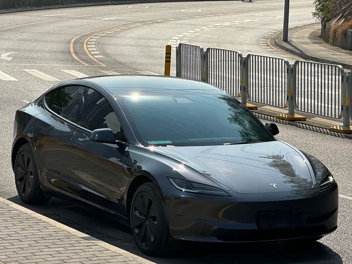Фото 6 - Tesla Model 3