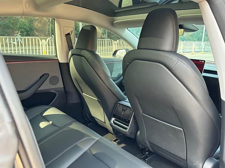 Фото 7 - Tesla Model 3