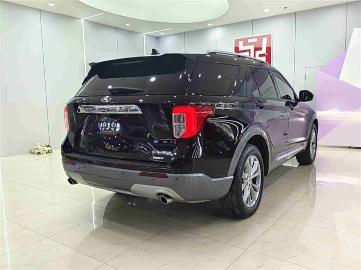 Фото 4 - Ford Explorer