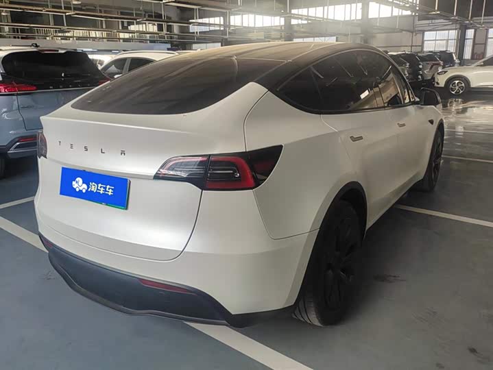 Фото 3 - Tesla Model Y