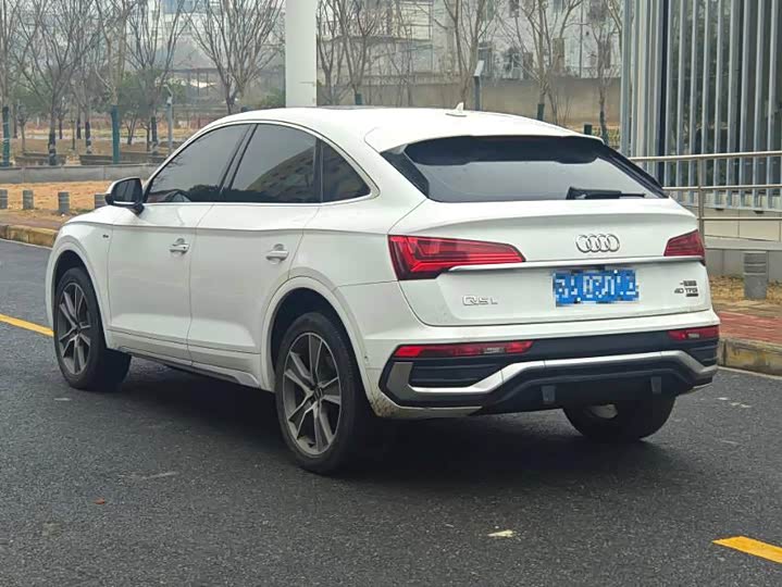 Фото 8 - Audi Q5L