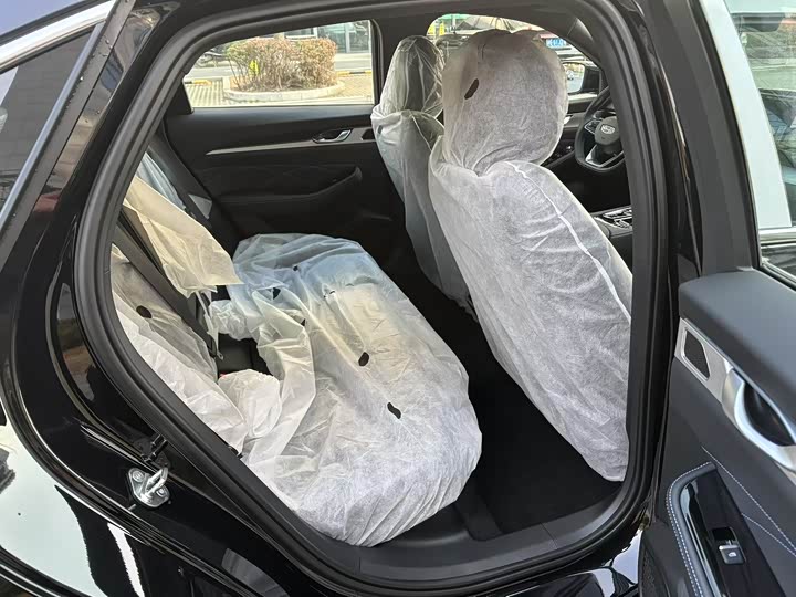 Фото 9 - Geely Preface