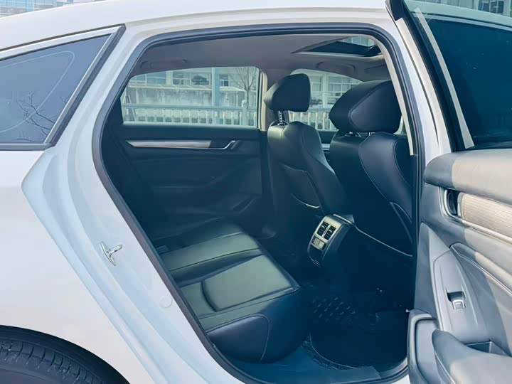 Фото 6 - Honda Accord