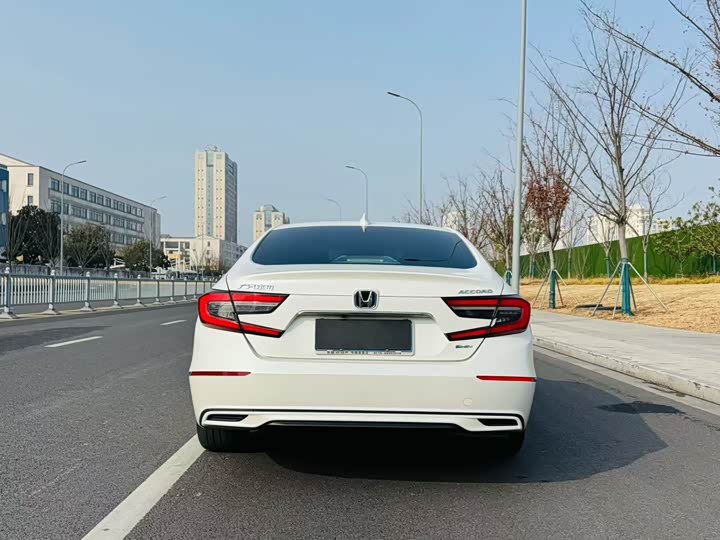 Фото 8 - Honda Accord