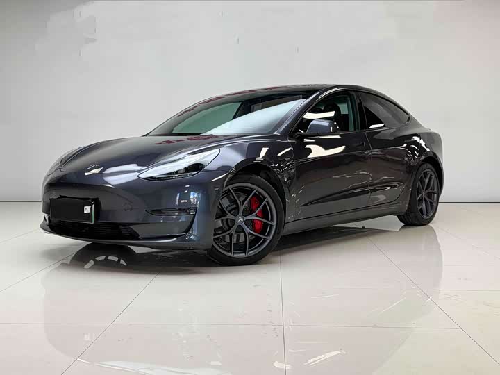 Фото 1 - Tesla Model 3