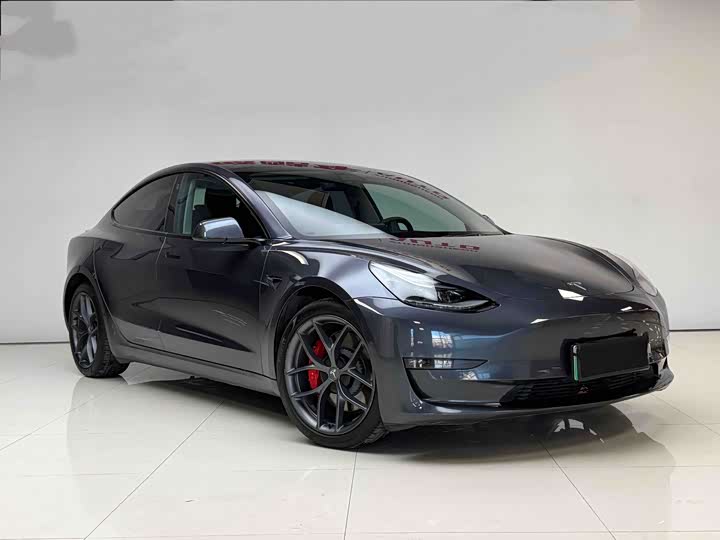 Фото 3 - Tesla Model 3