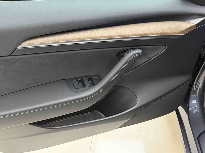 Фото 4 - Tesla Model 3