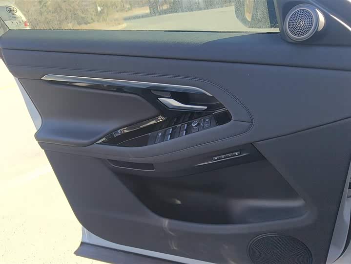 Фото 7 - Land Rover Range Rover Evoque L Hybrid