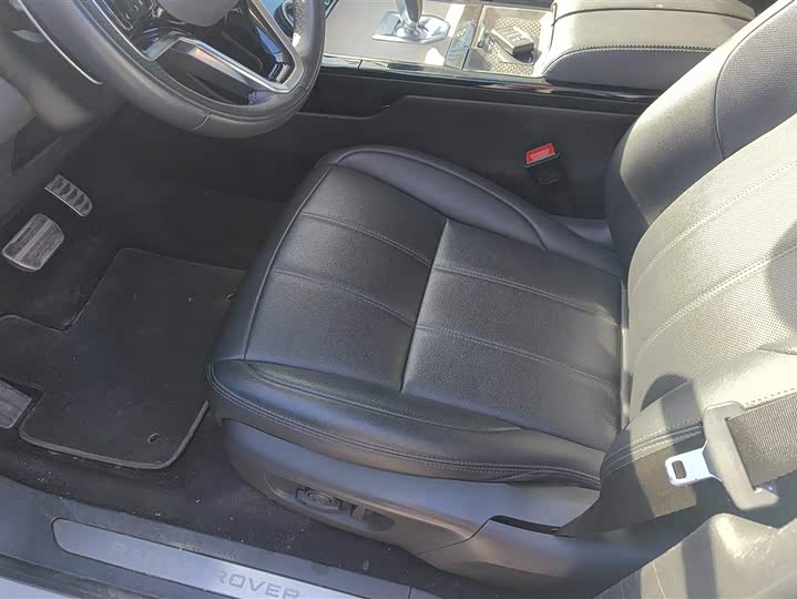 Фото 9 - Land Rover Range Rover Evoque L Hybrid