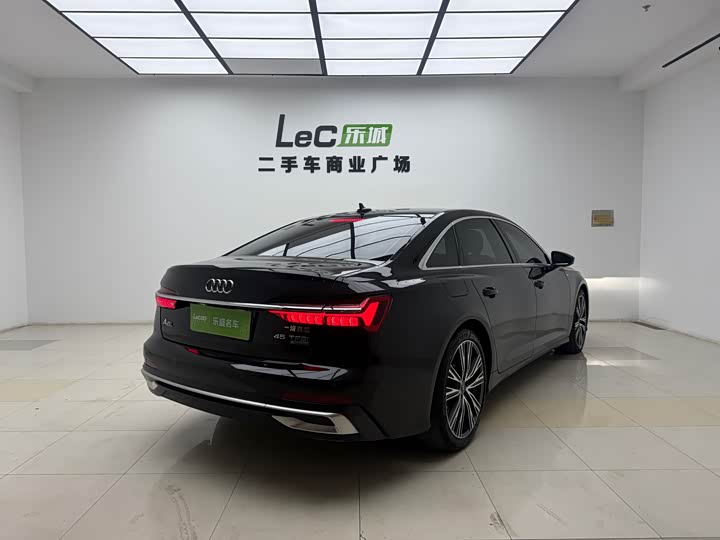 Фото 6 - Audi A6L