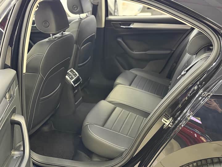 Фото 6 - Skoda Superb