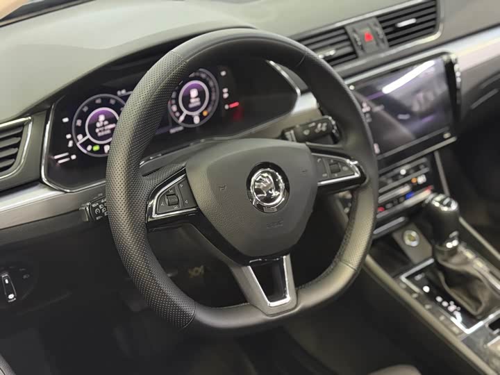 Фото 7 - Skoda Superb