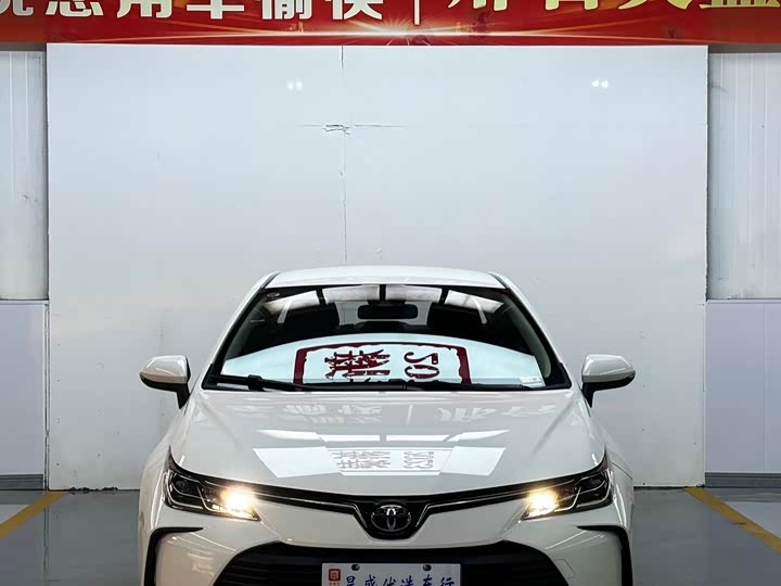 Фото 2 - Toyota Corolla