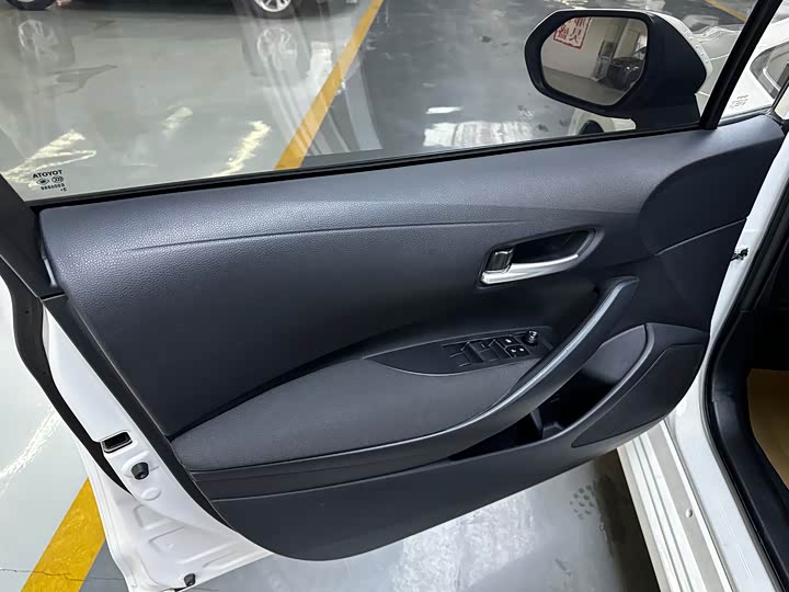 Фото 8 - Toyota Corolla