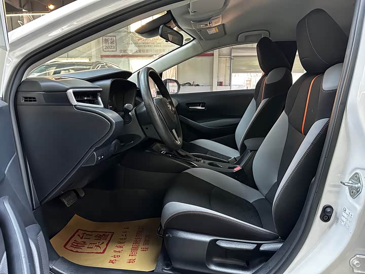 Фото 9 - Toyota Corolla