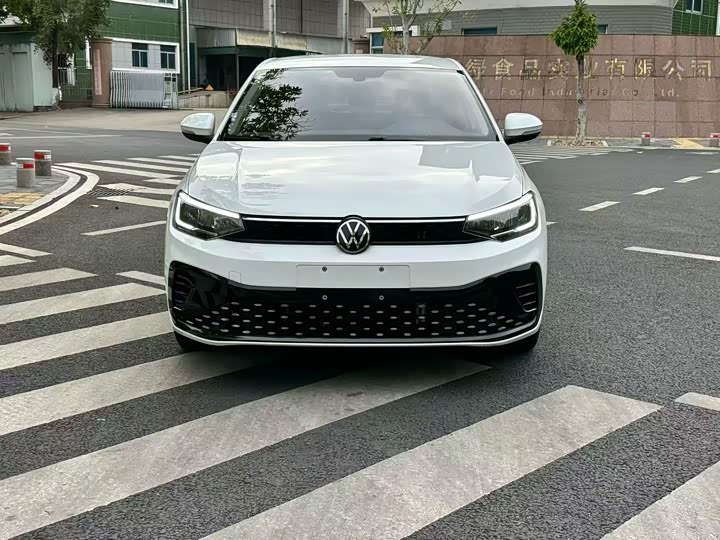 Фото 2 - Volkswagen Lavida