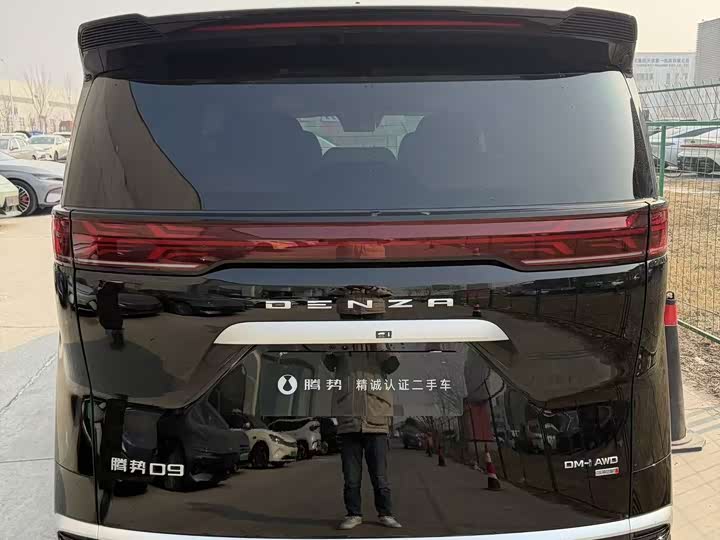 Фото 7 - Denza D9