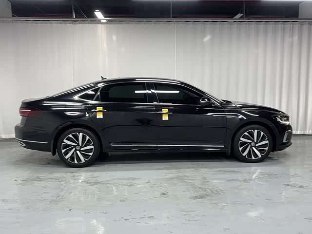 Фото 8 - Volkswagen Passat