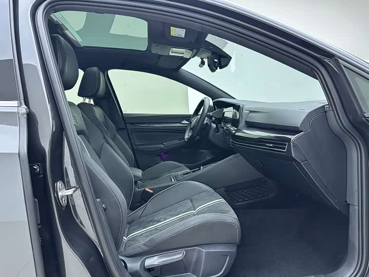 Фото 8 - Volkswagen Golf