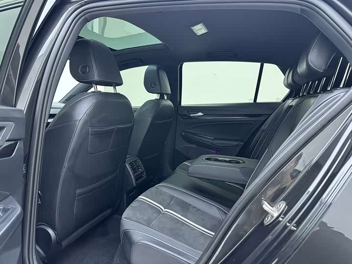 Фото 9 - Volkswagen Golf