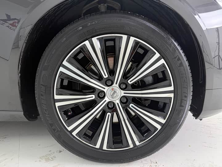 Фото 4 - Volvo S90