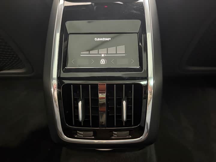 Фото 9 - Volvo S90