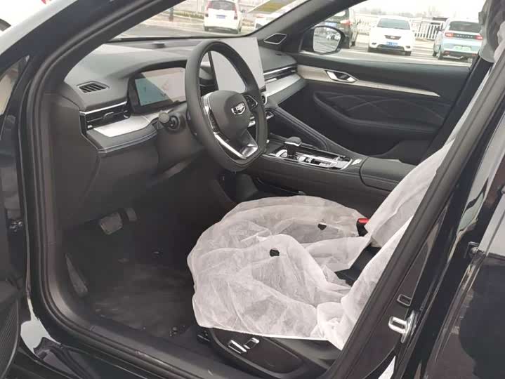 Фото 4 - Geely Preface