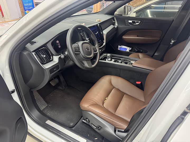 Фото 4 - Volvo XC60