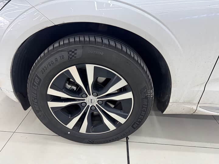 Фото 9 - Volvo XC60