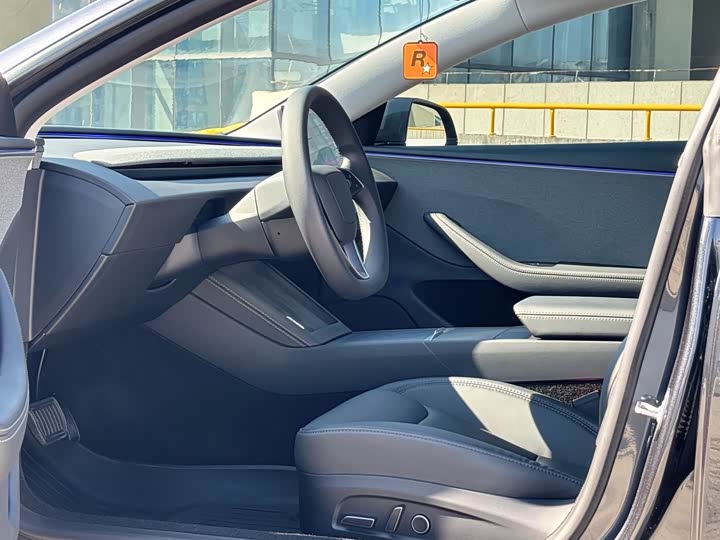 Фото 4 - Tesla Model 3