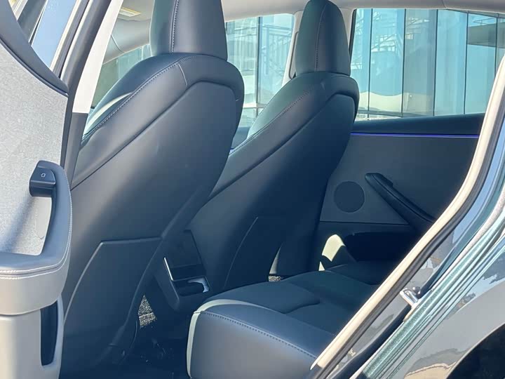 Фото 6 - Tesla Model 3