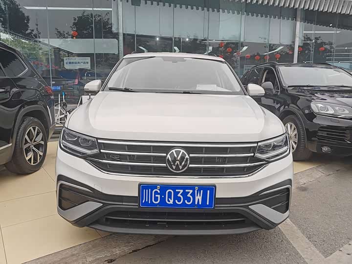 Фото 2 - Volkswagen Tiguan L Pro
