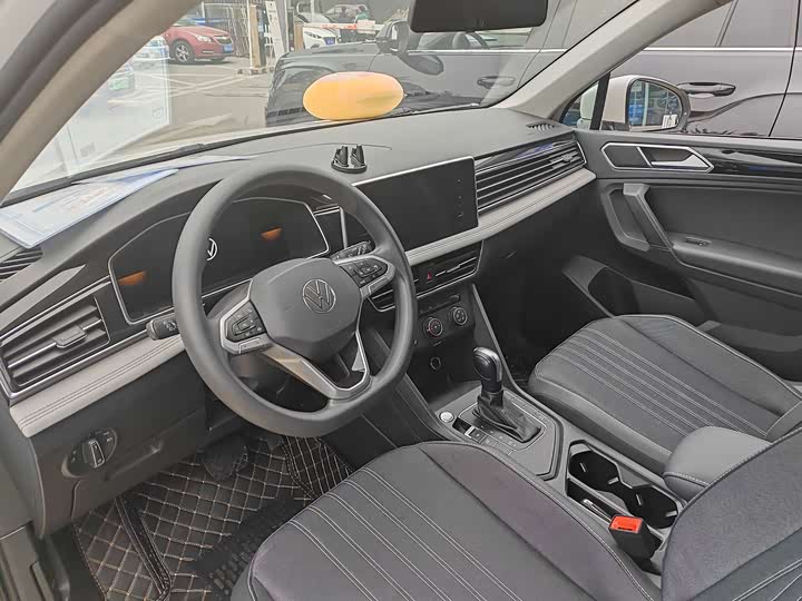 Фото 4 - Volkswagen Tiguan L Pro