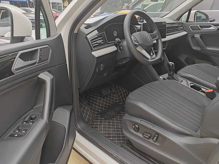 Фото 5 - Volkswagen Tiguan L Pro