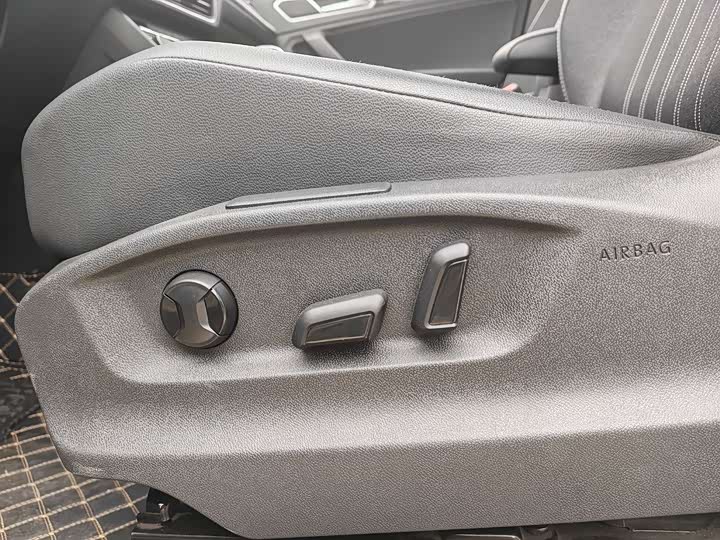 Фото 6 - Volkswagen Tiguan L Pro