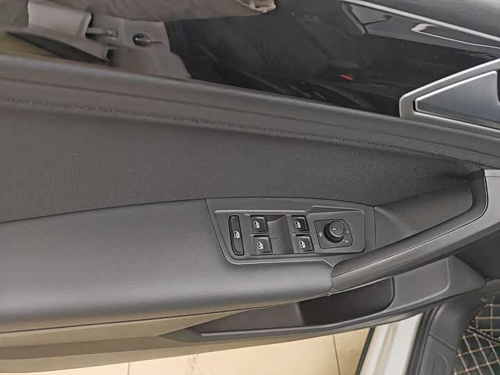 Фото 7 - Volkswagen Tiguan L Pro