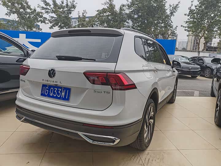 Фото 9 - Volkswagen Tiguan L Pro