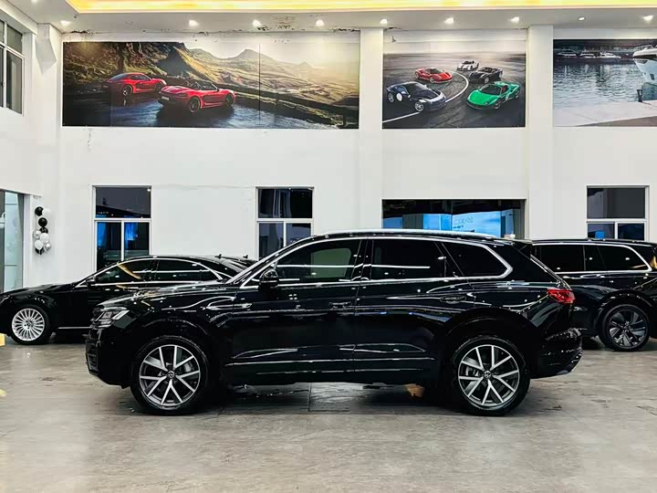 Фото 3 - Volkswagen Touareg