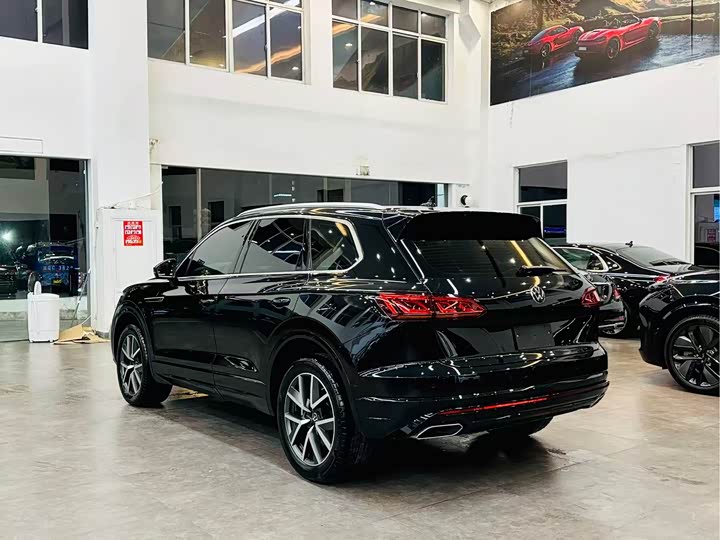 Фото 4 - Volkswagen Touareg