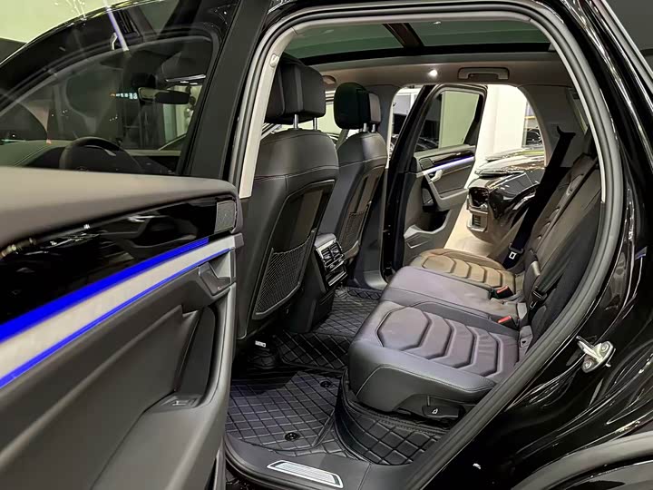 Фото 7 - Volkswagen Touareg