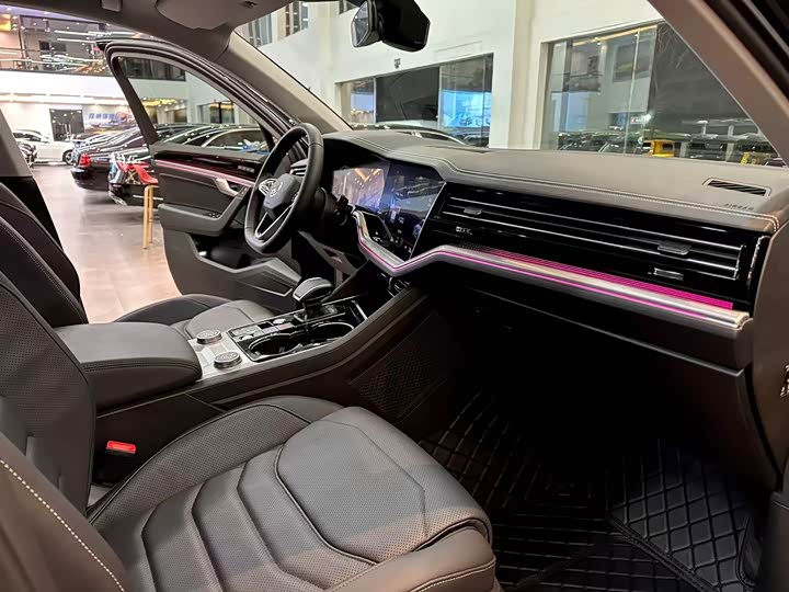 Фото 9 - Volkswagen Touareg