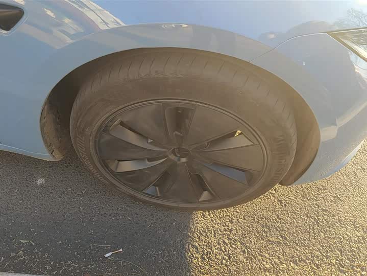 Фото 6 - Tesla Model 3