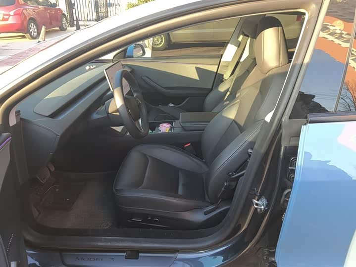 Фото 9 - Tesla Model 3