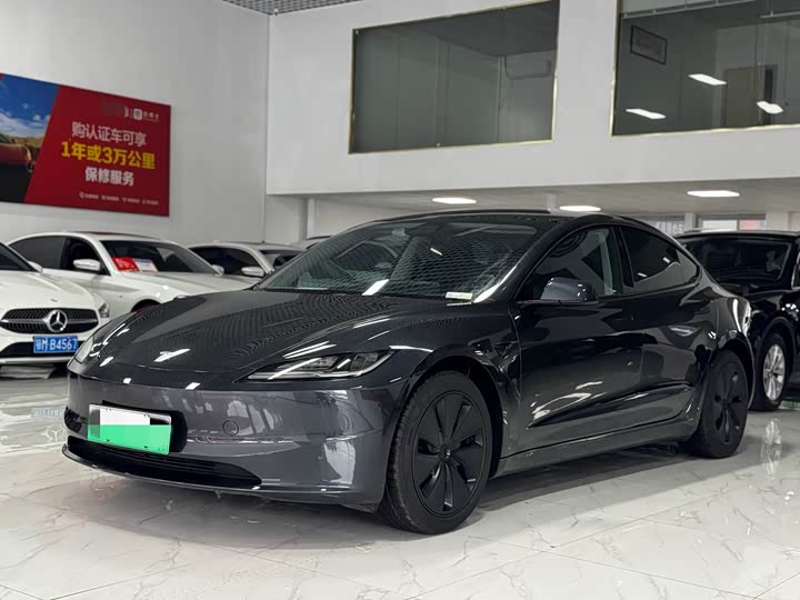 Фото 2 - Tesla Model 3