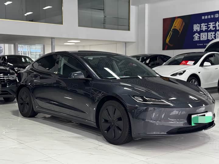 Фото 3 - Tesla Model 3