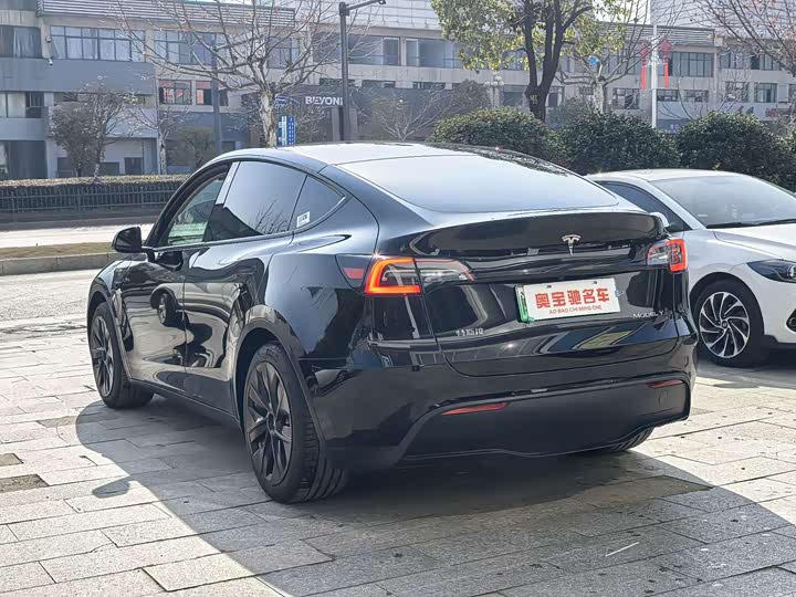 Фото 4 - Tesla Model Y