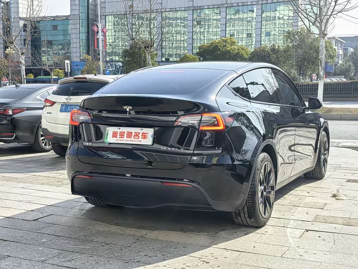 Фото 6 - Tesla Model Y