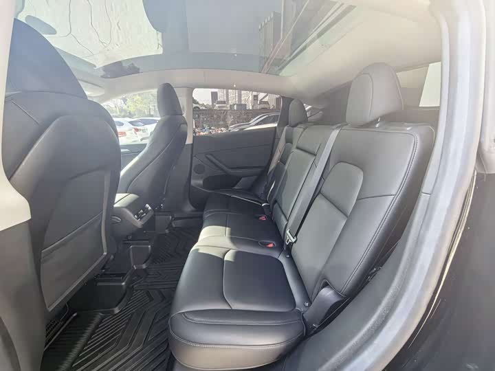 Фото 9 - Tesla Model Y