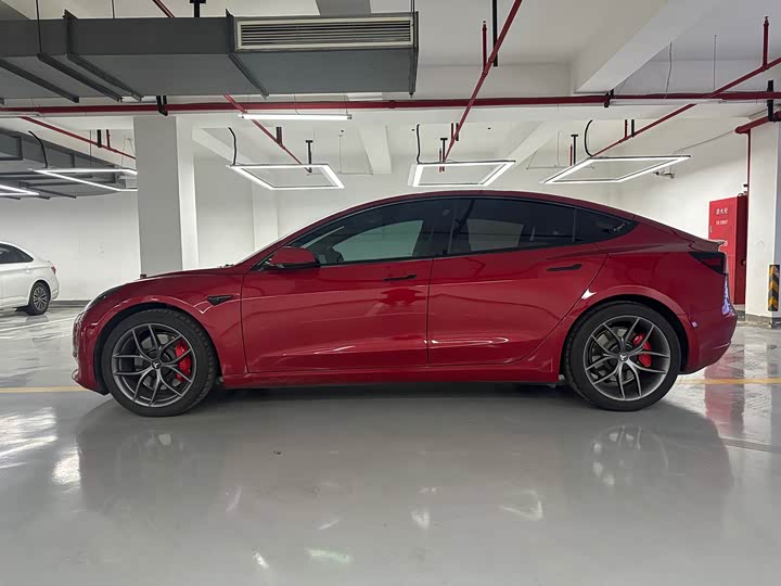 Фото 3 - Tesla Model 3