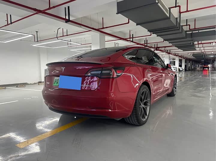Фото 4 - Tesla Model 3